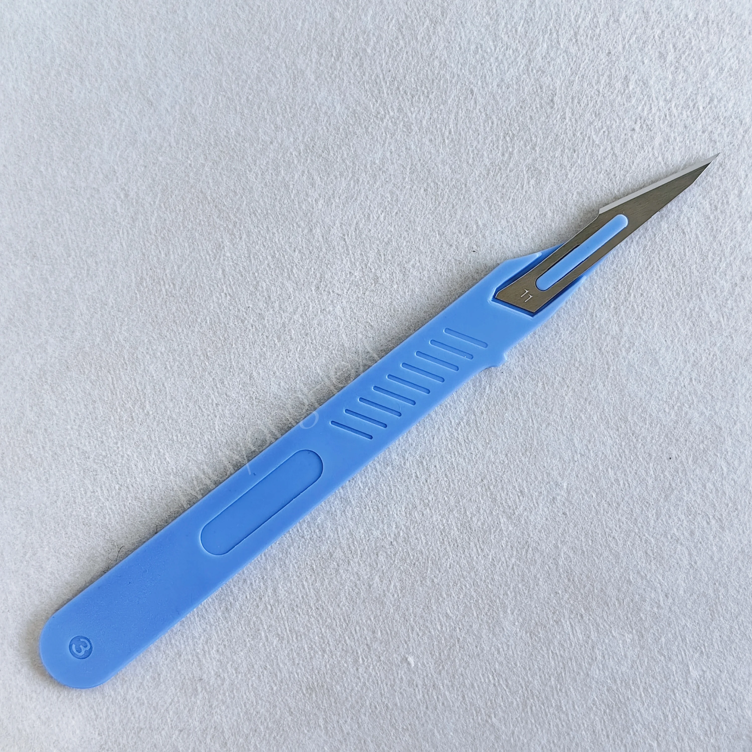 High quality carbon steel safety disposable surgical scalpel