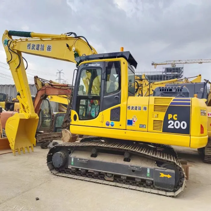 Used Komatsu PC200-8 excavator, 20 Ton Komatsu PC200-8N1 PC220-8MO hydraulic crawler backhoe medium excavator rega in stock