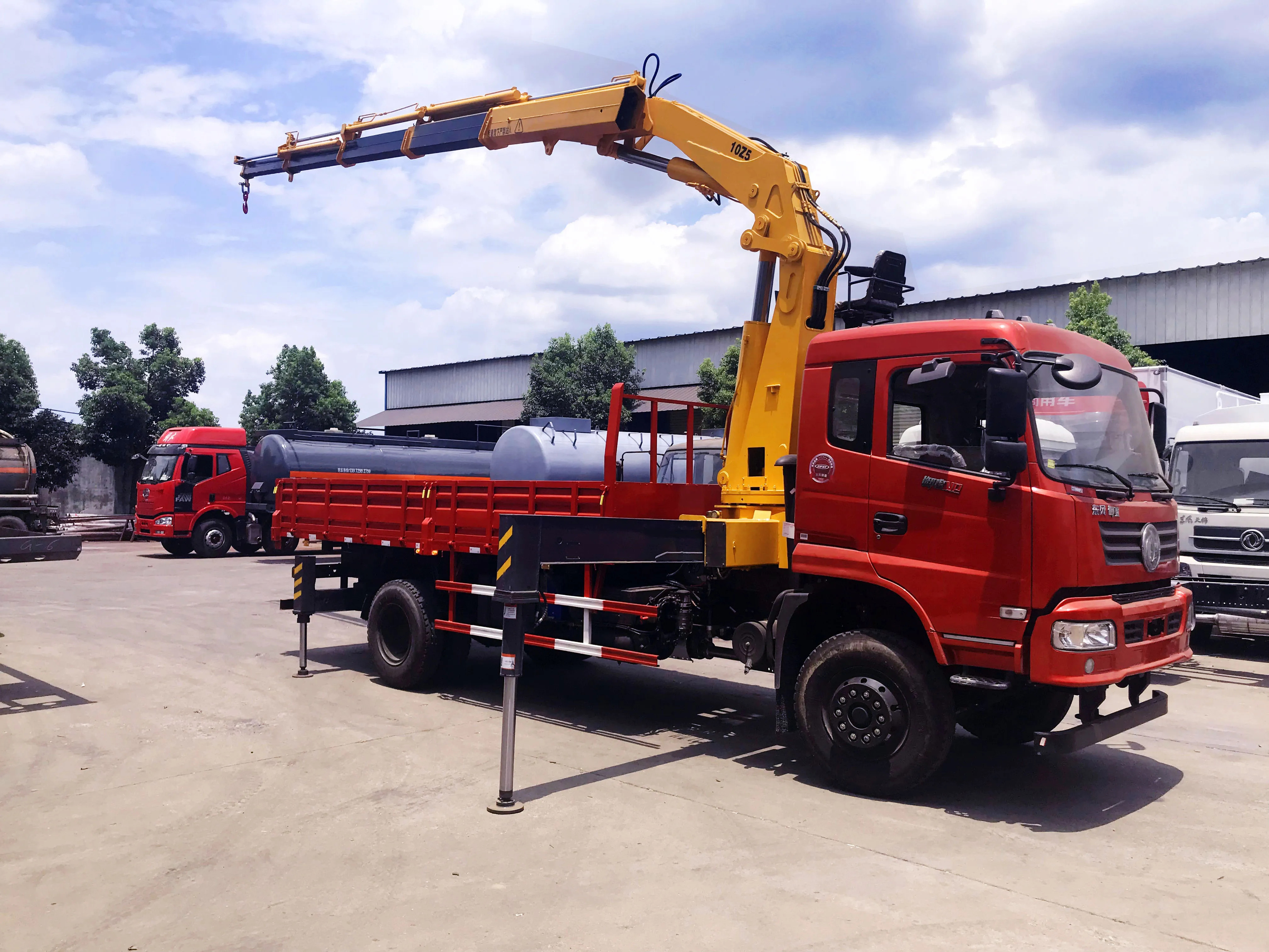 Dongfeng 8X4 Cargo Truck with 8 Ton Knuckle Boom Crane Truck Mounted Crane