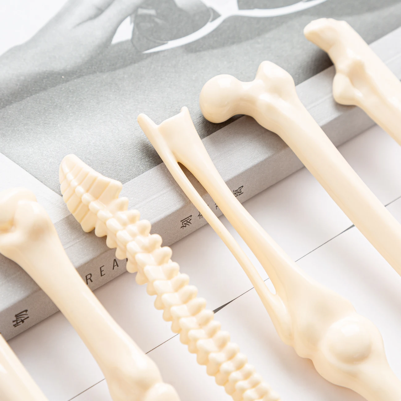 Novelty plastic creative design bone shape ballpoint bone pen promotional for Hospital medical writing