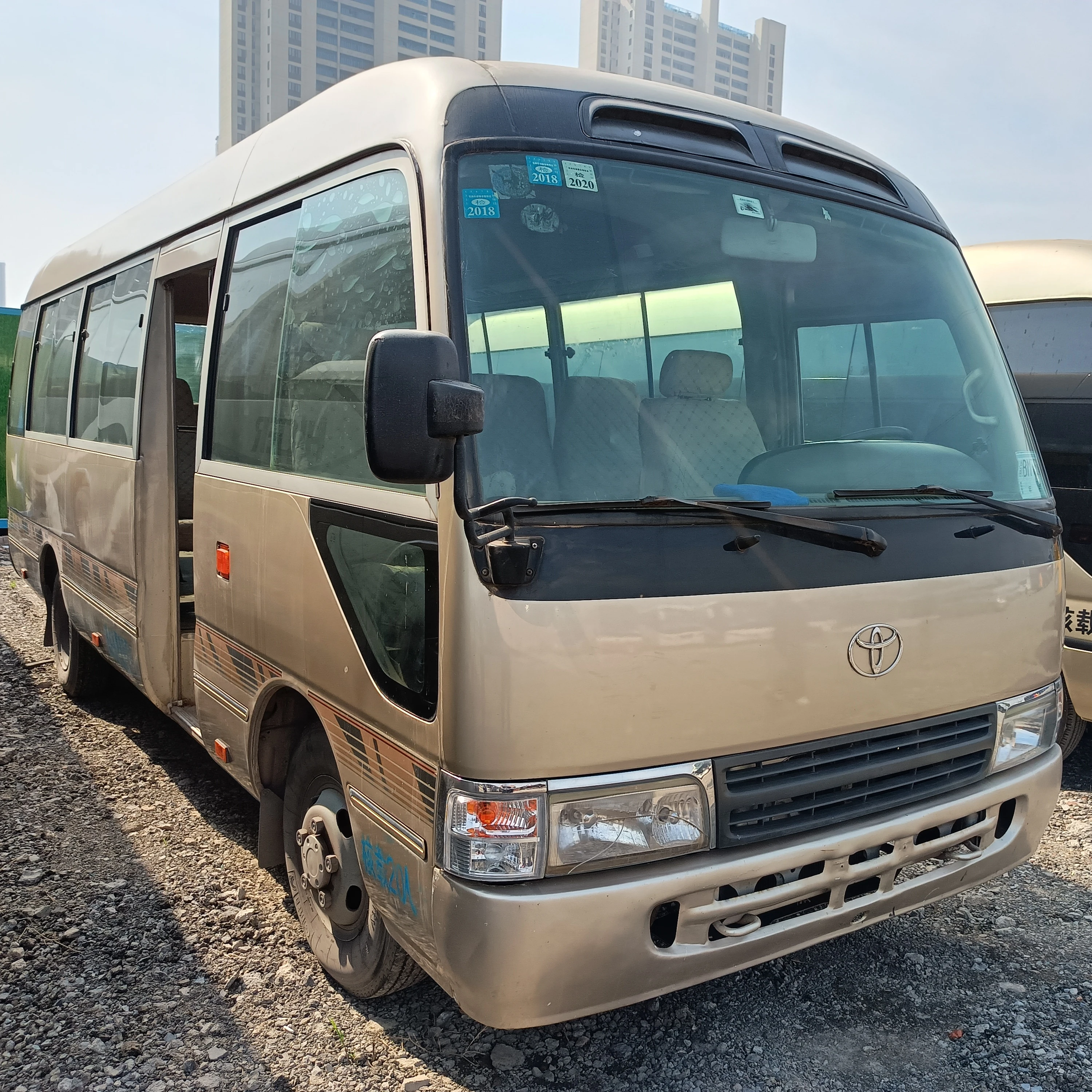 Used Toyota Hiace 7m Coaster Bus 30 Seats Diesel and Petrol Engine Manual Gearbox FWD Drive 90% New for Sale