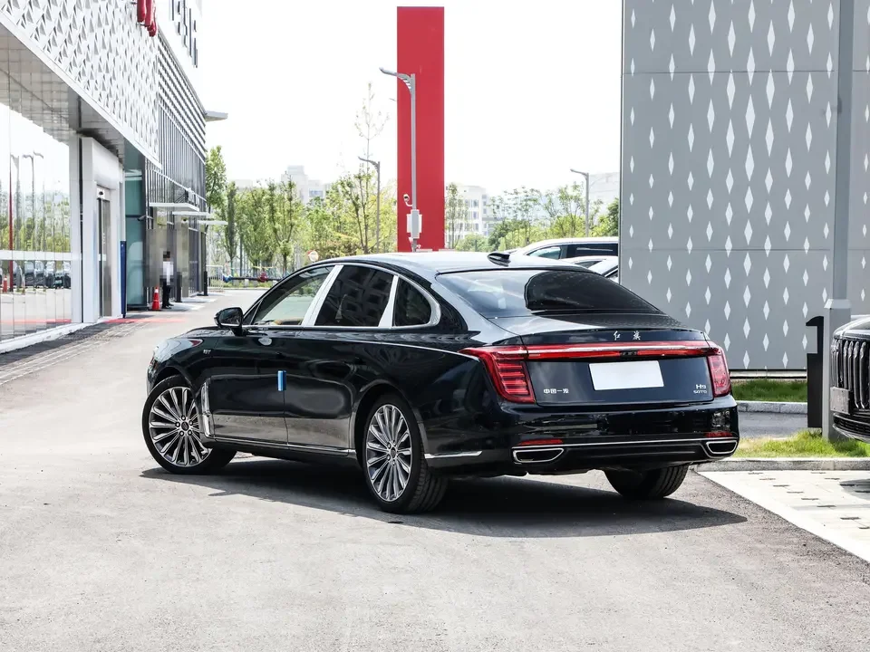 Hot selling FAW Hongqi H9 luxury gasoline business family adult high performance 5seats new cars in stock