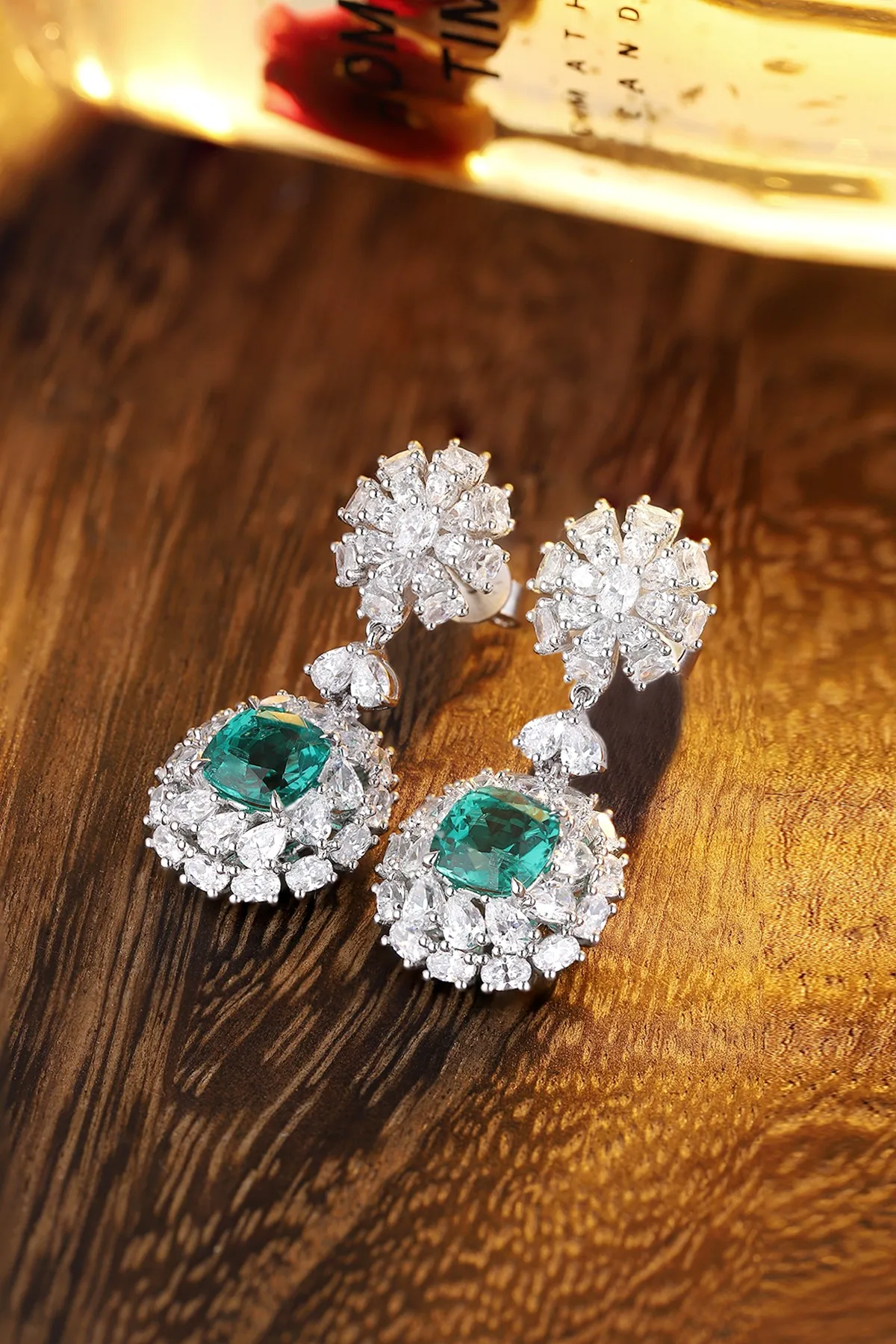 Fashion Jewelry Bling Earrings Lab Grown Gemstone 9.9CT Luxury Emerald Green Earrings Cushion Cut Diamond Drop Earring for Women