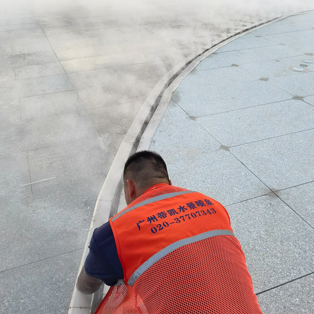 Pavement Covered Outdoor Fog Mist Fountain  In Amusement Park Wonderland Fog Fountain