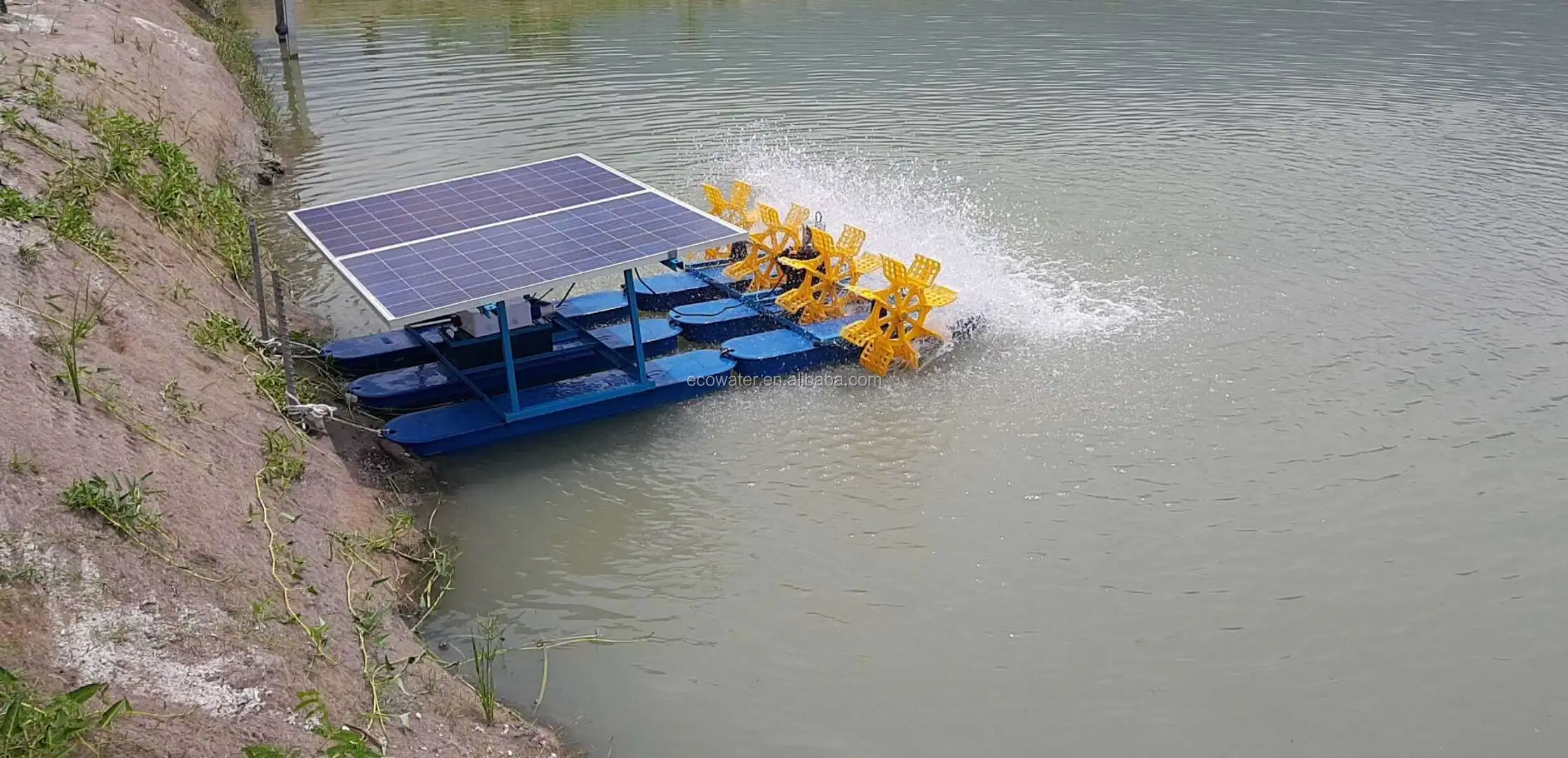 Ecoaquaculture solar panels powered paddle wheel aerator, solar aerator