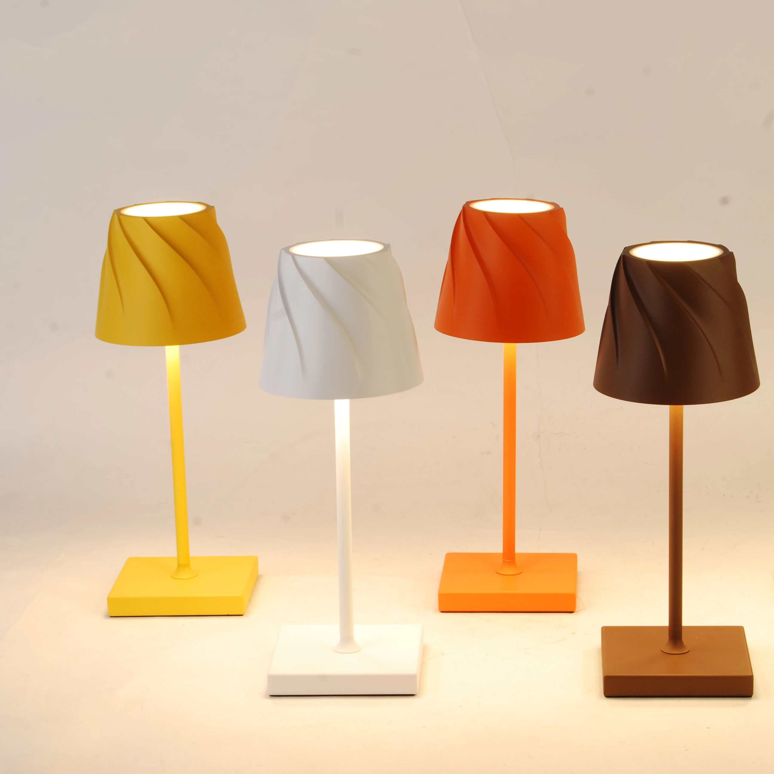 Touch Dimmable Table Lamp LED 3W 2000mah Battery Powered Desk Lamp