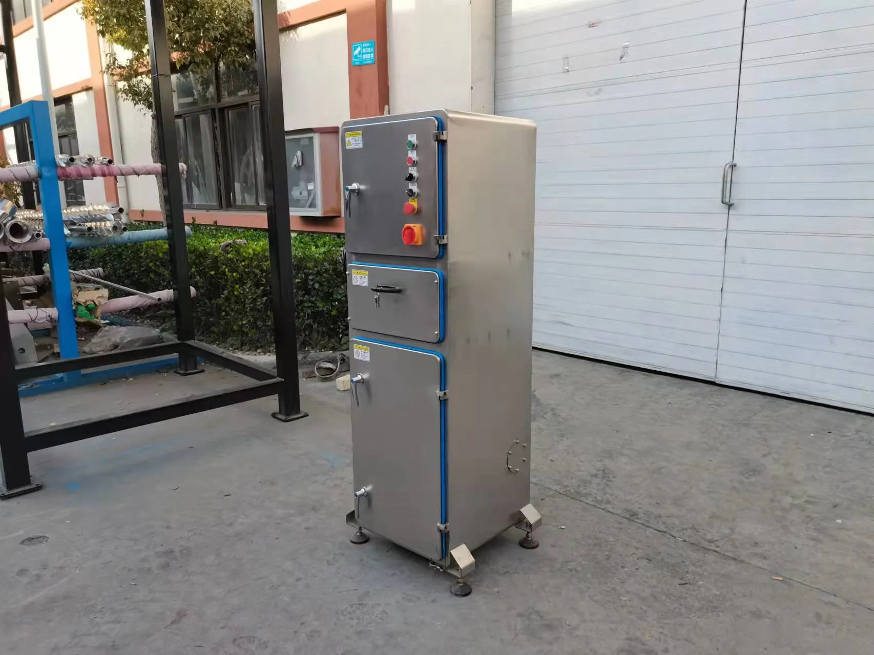Stainless steel mobile dust collector for food industry