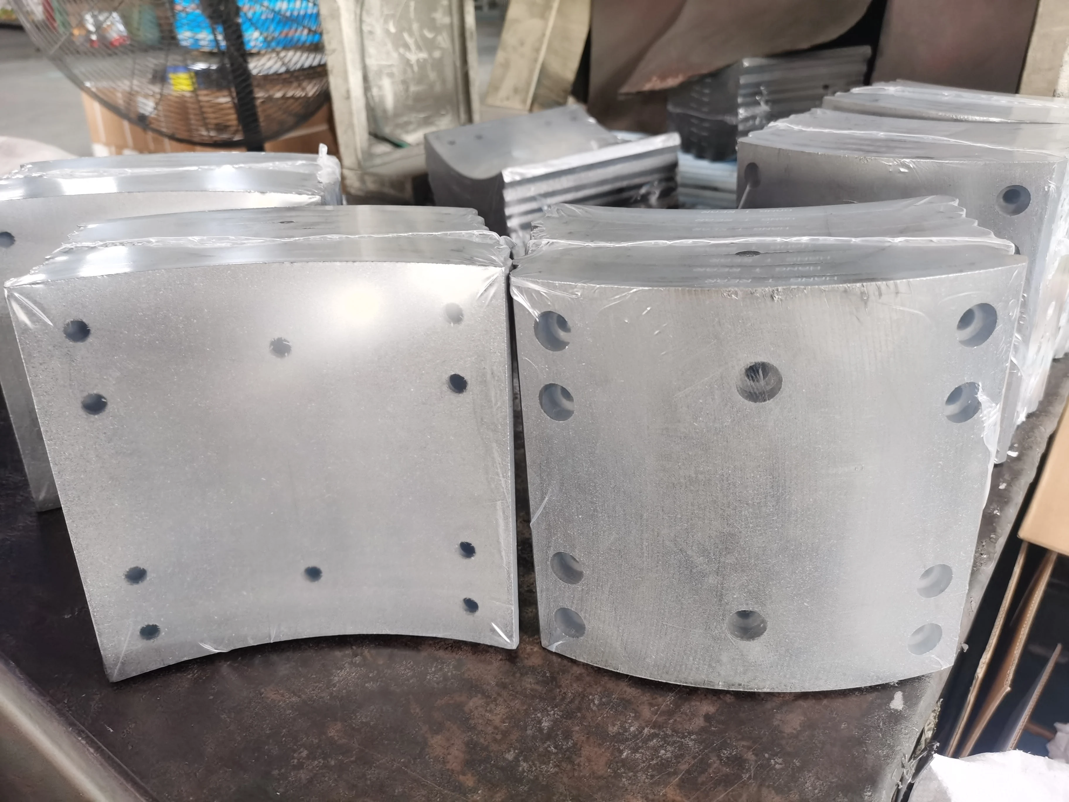 New Arrivals HANG T REAR Faw Truck Brake Lining In Roll Brake Lining Indian Leyland Brake Lining Shovel Machine For Sinotruk