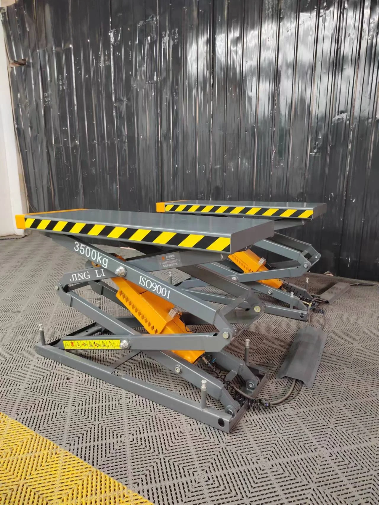 3.5 Ton Hydraulic on Ground Scissor Car Lift Two Ramps Each Length 1740mm