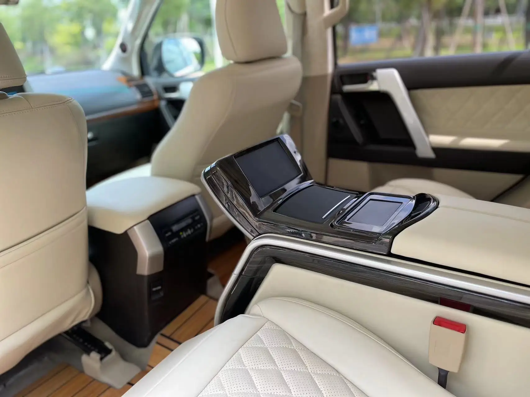 SUV luxury short armrest rear seat upgrade for lexus lx570  toyota land cruiser lc200 lc300 gx460 gx470 patrol  toyota prado