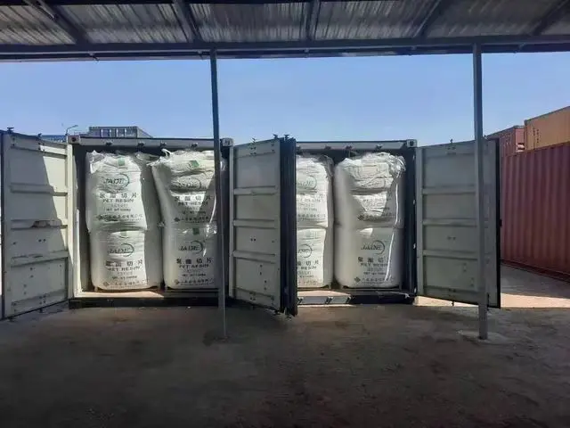 Чистые нефритовые бутылки sanfang из ПЭТ смолы гранулы cz 302L полиэфирные чипы
