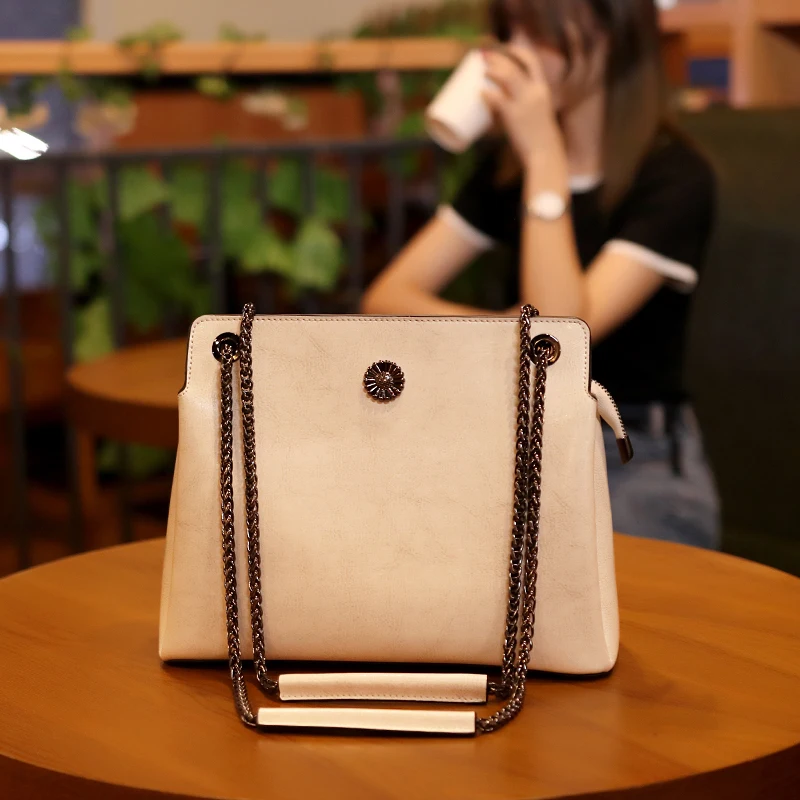 New fashion 2021 spring and summer new easy to take large capacity single shoulder bag chain bag messenger Retro handbag bag