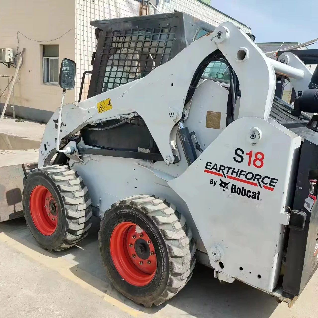 Китай хорошая цена подержанный погрузчик с бортовым поворотом Bobcat Короткие рабочие часы S18 S300 18 тонн колесный