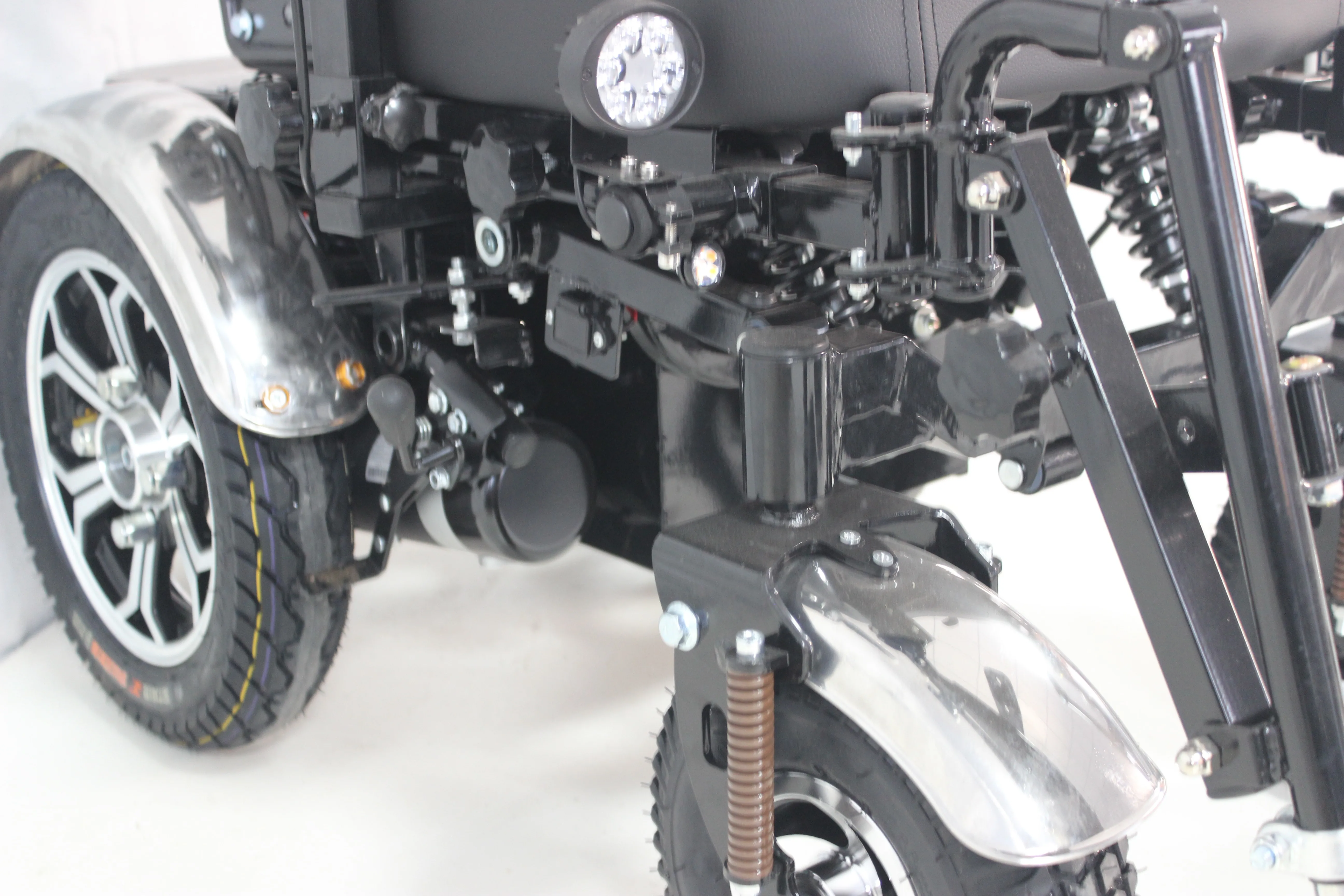 Luxury configuration electric wheelchair off-road wheelchair all terrain wheelchair for help adults and disabilities get around