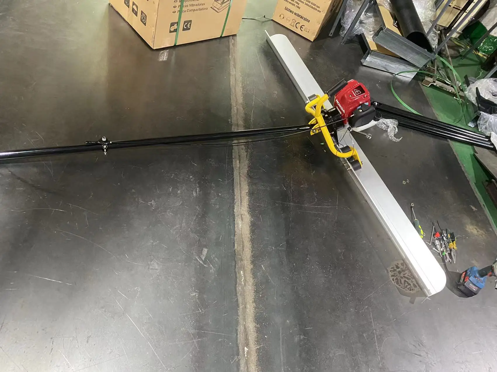 VIBROPAC Gasoline engine powered floor road surface finishing concrete screed with 4m blade concrete leveling machine