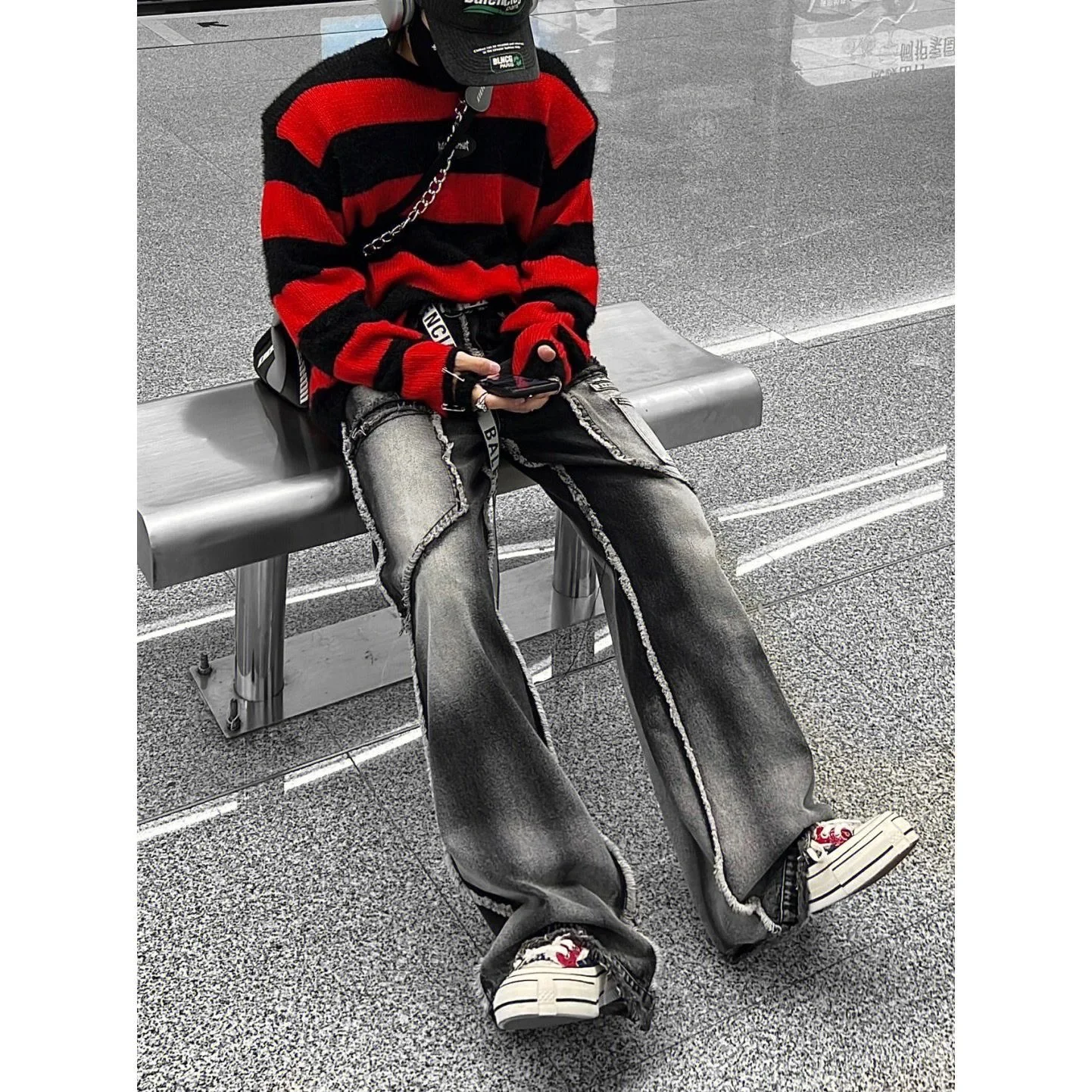 Manufacturer blue black raw edge middle white side black customized denim jeans