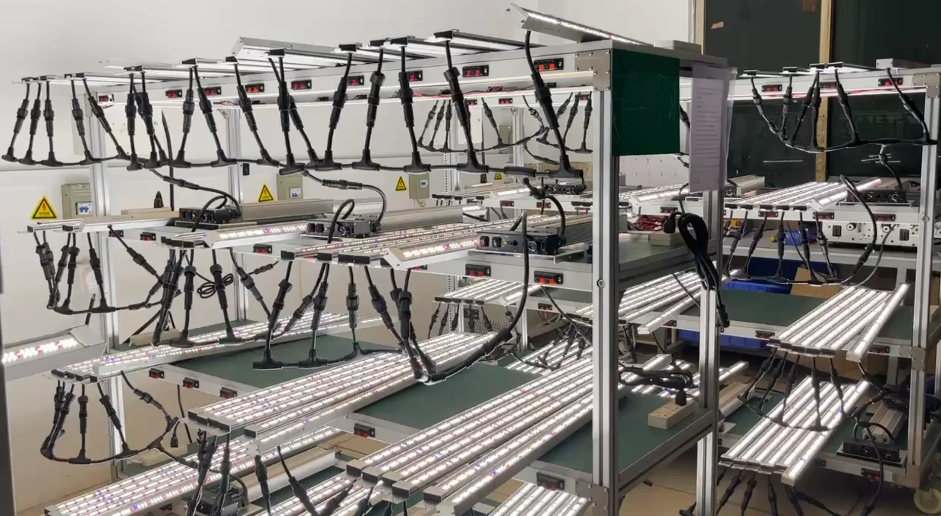 Hydroponic full spectrum Led Grow light uv ir controller samsung lm301h boar dimmable greenhouse grow lights Dimmable led grow light 240w lm301h samsung lm281b grow tents farming Mars hydro production.png