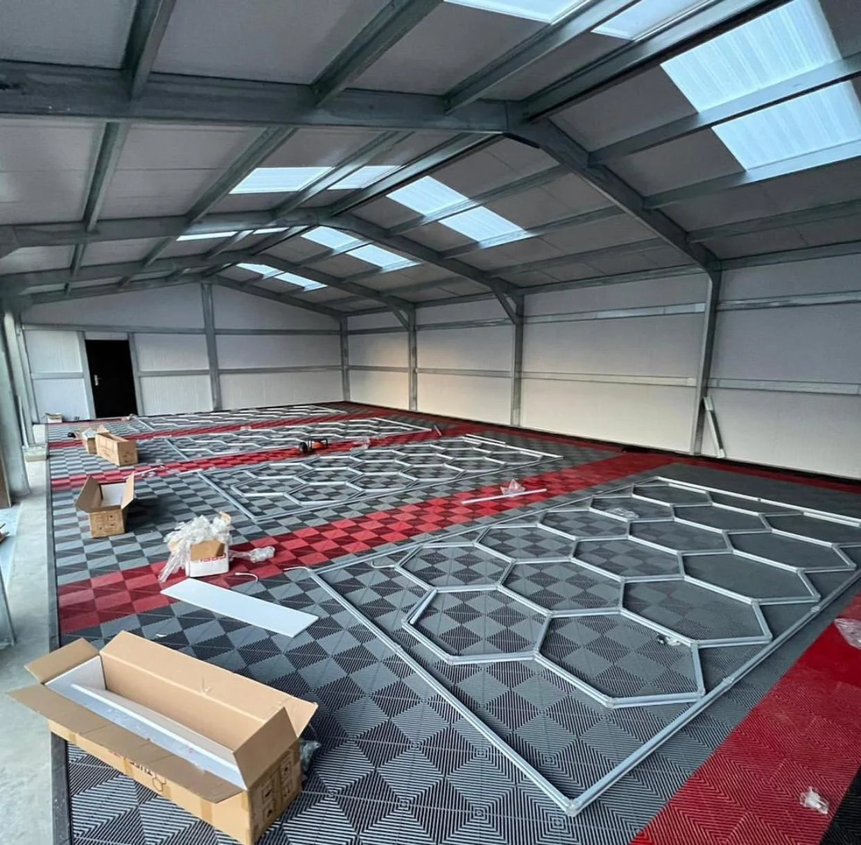 Eco-friendly High Strength 18mm Thickness PP Interlocking Floor Tile Garage Modular Floor Tile Plastic Flooring for Car Wash