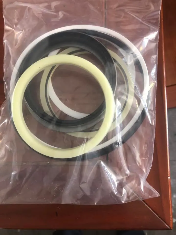 Excavator Cylinder Seal Kit / Bucket Boom Arm Hydraulic Seal Kits / Center Joint Kit For EX200-8