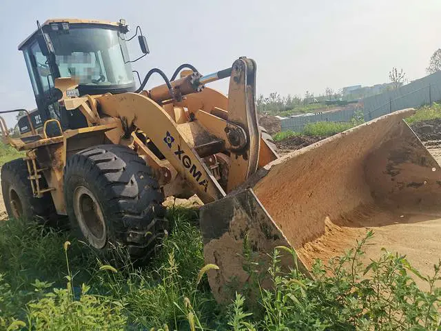 Хорошее состояние б/у фронтальный погрузчик XG955 5