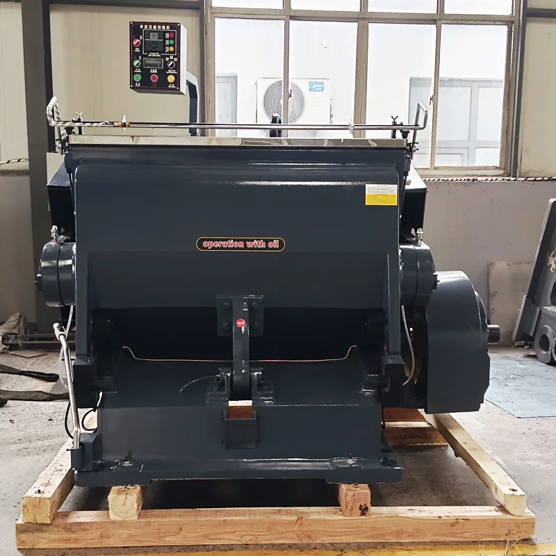 Hot selling semi automatic swing arm pvc id card paper lid plastic bags with handles ml 1500 creasing die cut punching machine