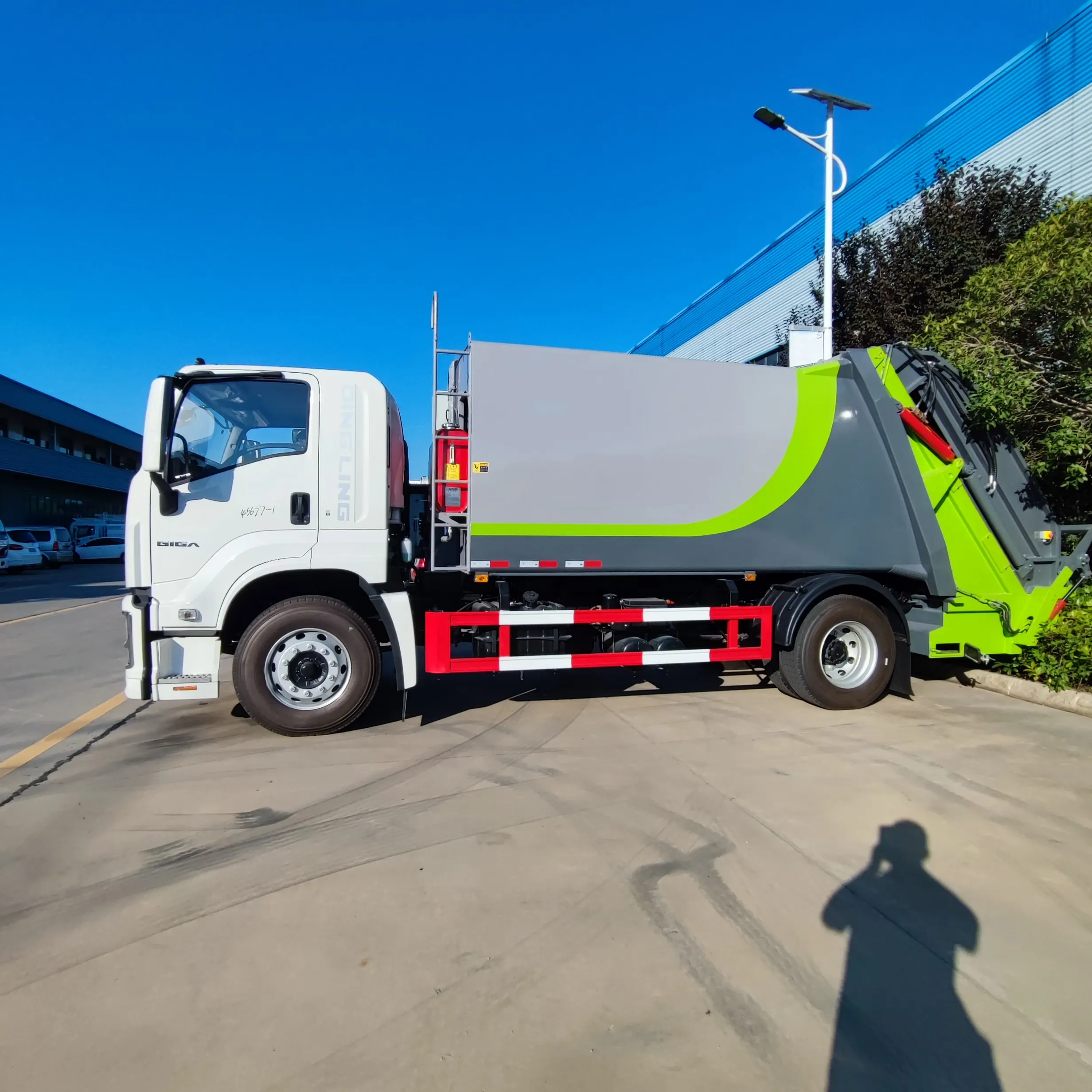 CLW Hydraulic Garbage Compactor Truck 12CBM Trash Compactor Truck ISUZU Engine Waste Disposal Truck