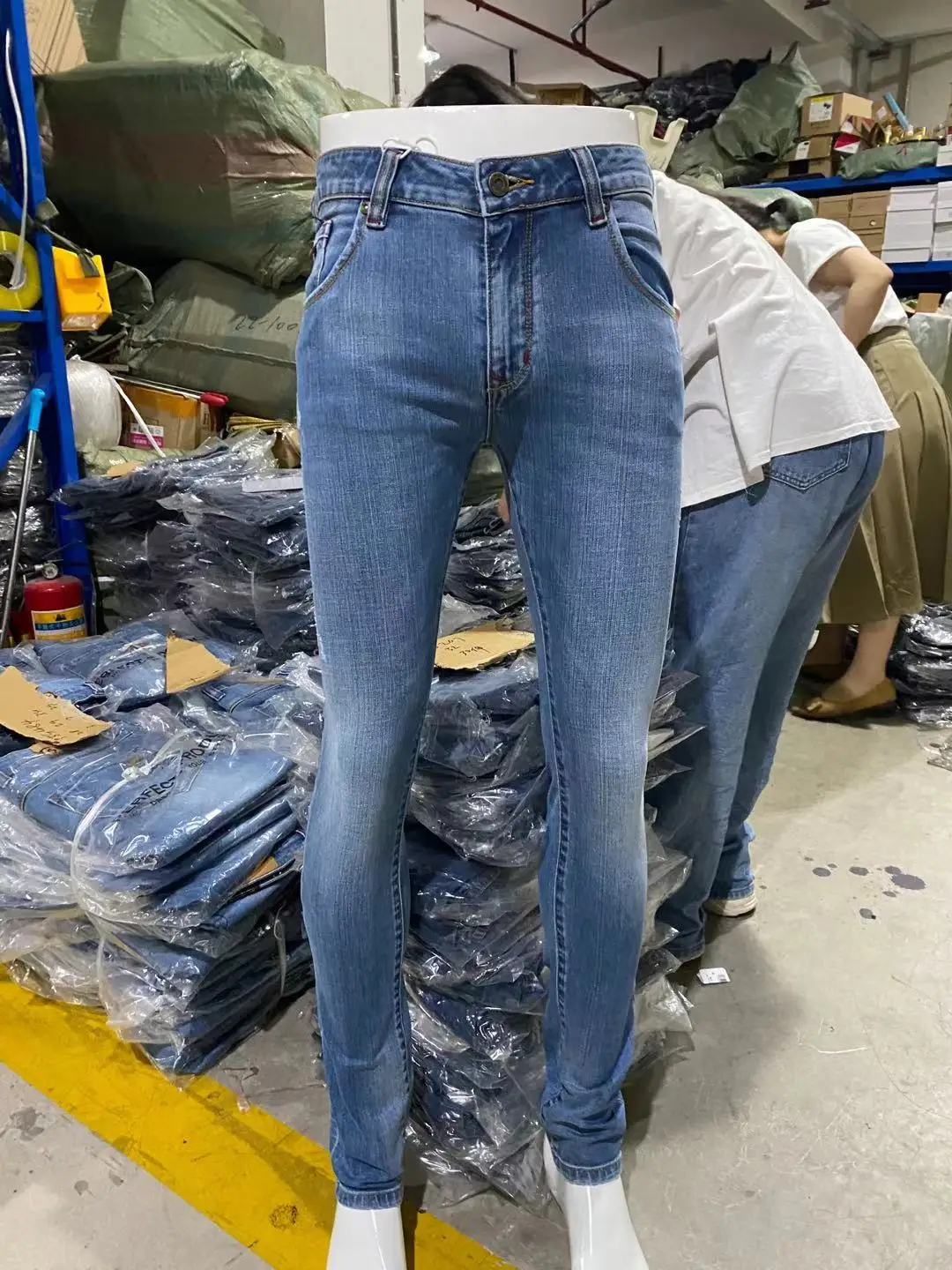 Factory fashion design casual pants surplus stock lot men jean denim material blue jeans for men