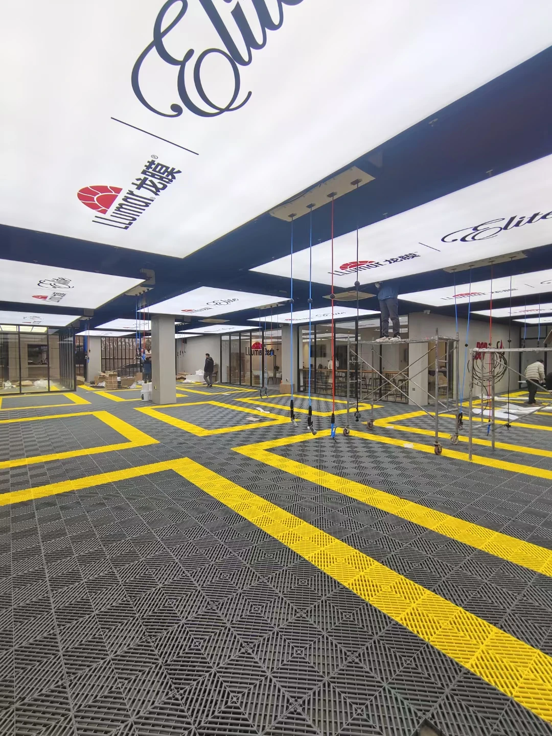 Customized voltage and power Eco-friendly garage plastic floor mat/pvc interlocking tiles