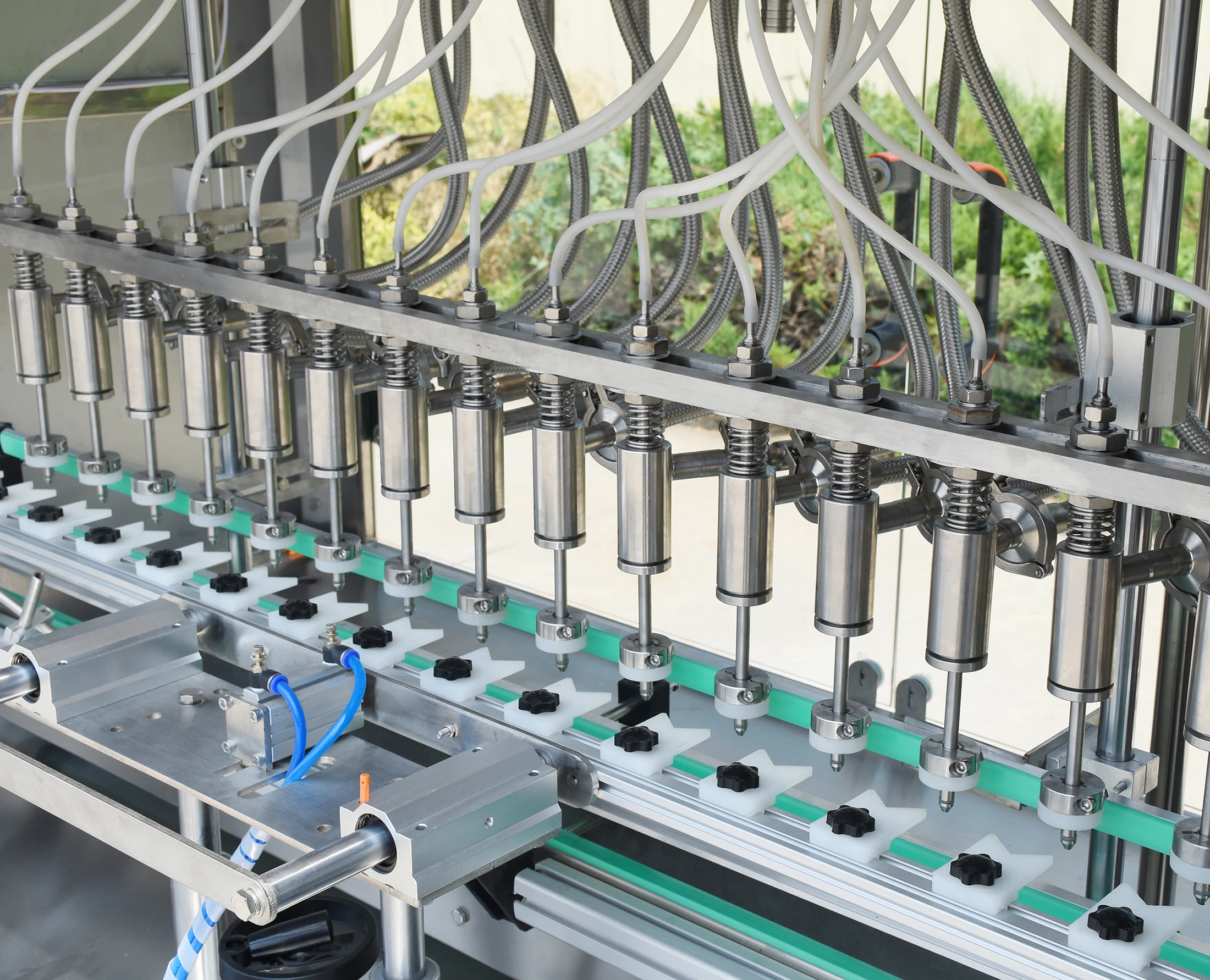 linear automatic vacuum negative pressure soy-sauce,vinegar,rice wine,red wine filling machine 16 nozzles