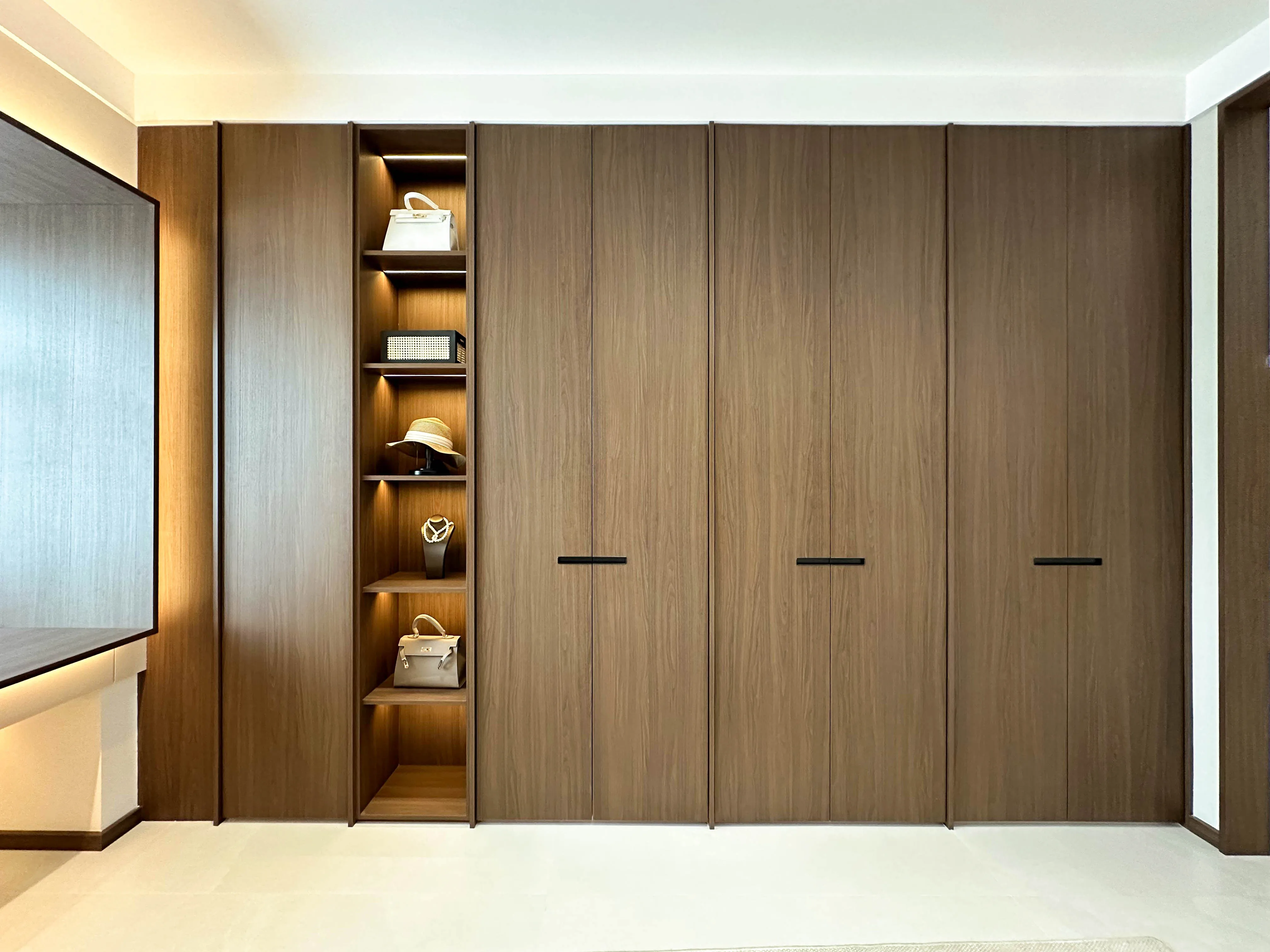 Bedroom home wardrobe large-sized customized furniture antique style wardrobe walnut color