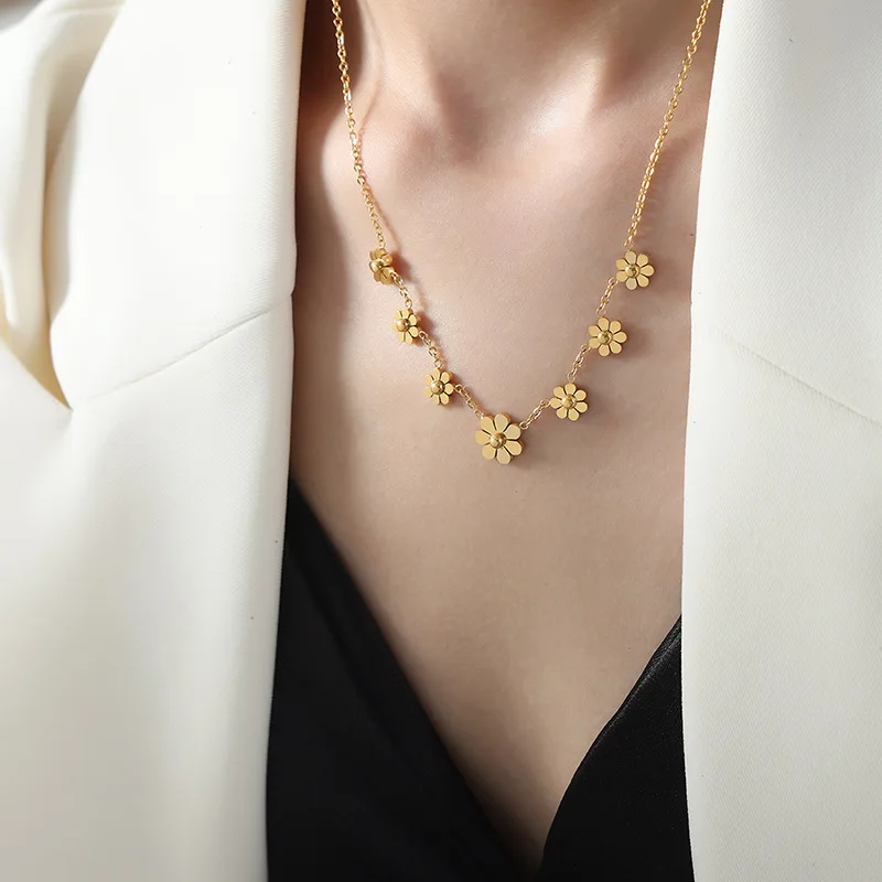 Hot Sale Stainless Steel Necklace Gold Plated 18K Flower Pendant Strand Necklace Women Chain Necklace For Women