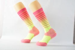 New Design Custom Letter Printed Men Hip-hop Skateboard Sport Socks Mid-length Tube socks