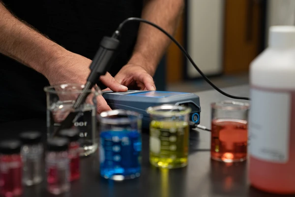 HQ2200 Portable Multi-Meter with Gel pH PHC101 and Conductivity Electrodes