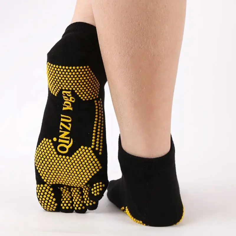 Wholesale Custom Logo Pilates Grip Socks Mens High Quality Cotton Toeless Anti Slip Yoga Socks