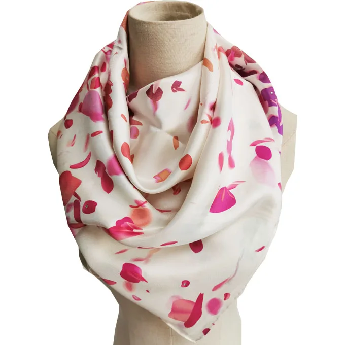 Украшенный кристаллами квадратный шарф из 100% шелка x см