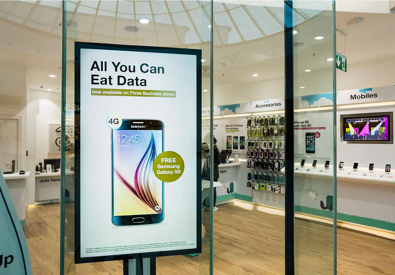 55 inch Floor Standing Ultra Bright LCD Real Estate Digital Displays Android Network Window Advertising Display Screen