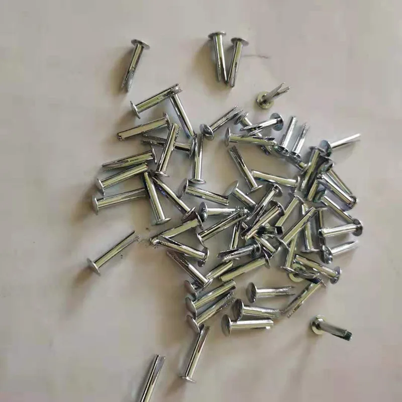 Изготовленные на заказ никелевые двухслойные черные круглые металлические заклепки из нержавеющей стали