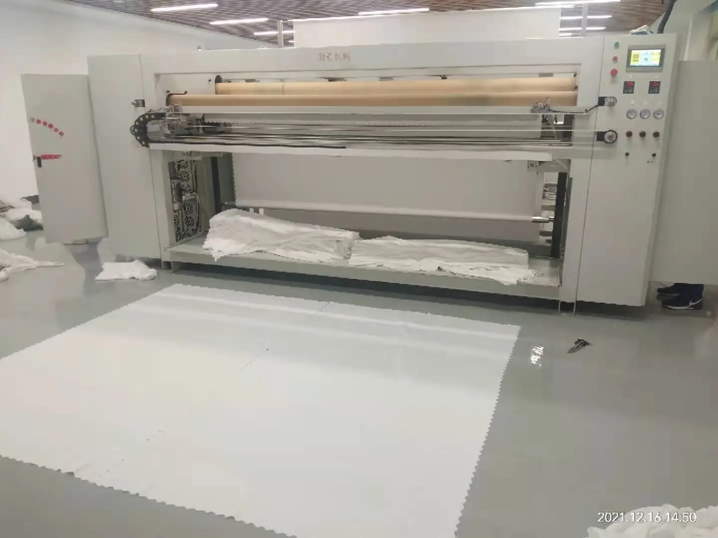 Full Automatic Ultrasonic Microfiber Towel Fabric Cutting Machine Non Woven Cloth Slitting Machine