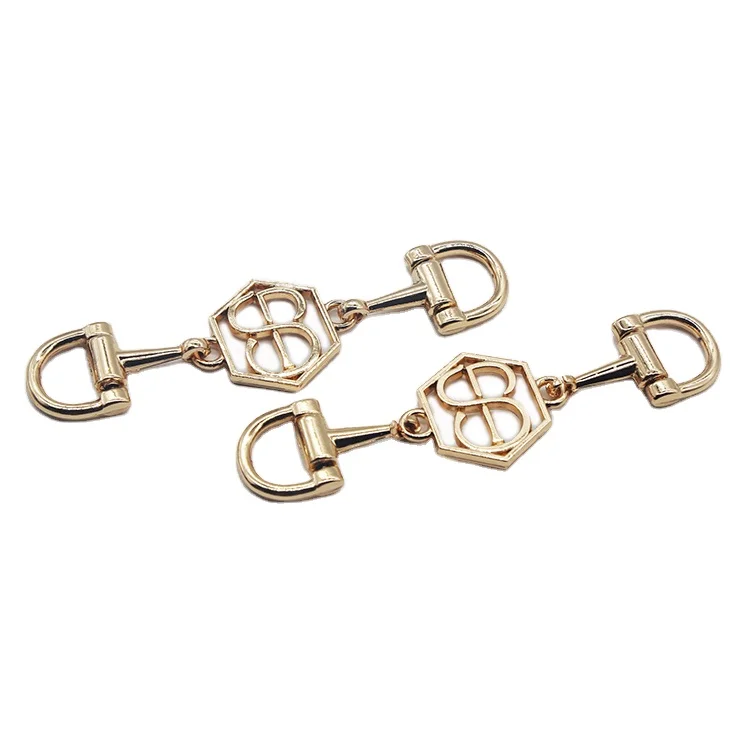 High quality factory selling fashion metal chain letter buckle shoes special shoe buckle clothing accessories can be customized