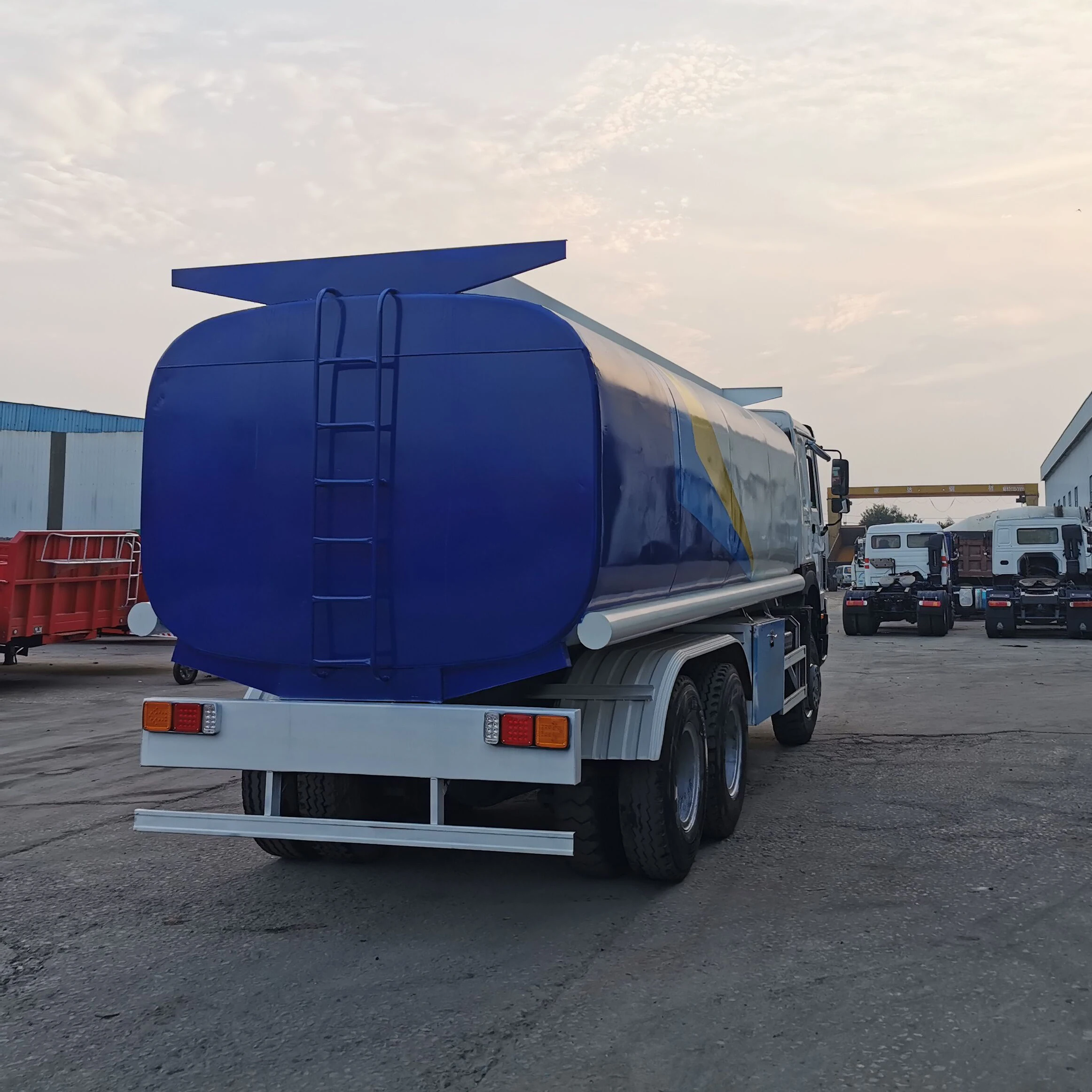 Used High Quality 20000L Sinotruck HOWO 6X4 Second Hand Fuel Tanker Trucks