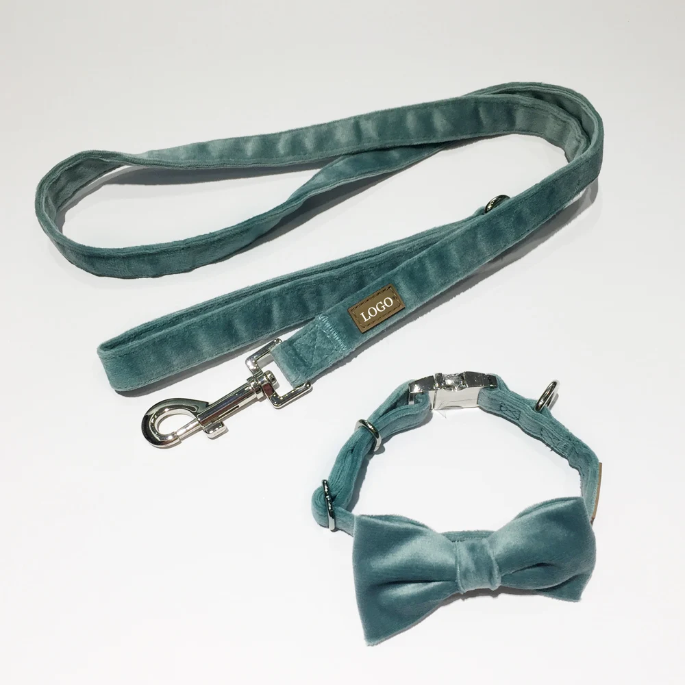2023 Popular Luxury Designer Hot Sell Fashion Velvet Dog Bow Tie Collar & Leashes Set for Dog Cat