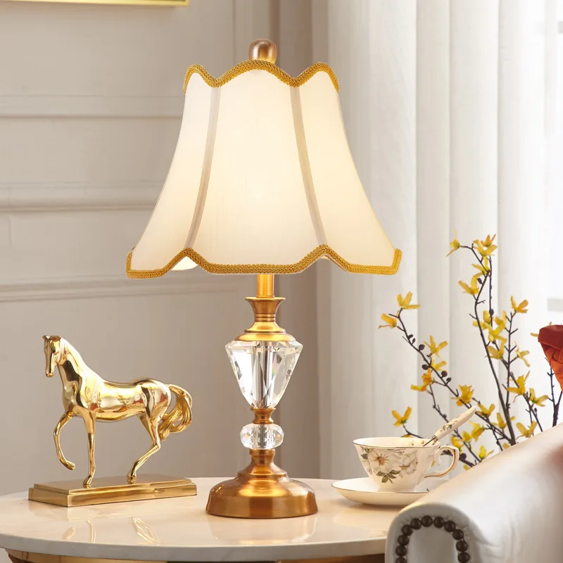 Light luxury European Crystal bedroom bedside table lamp Nordic warm simple creative hotel decorative bedside lamp