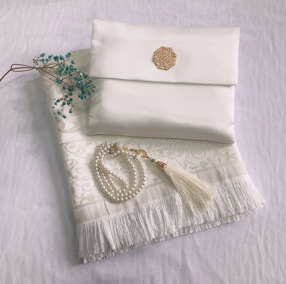 2024 Newest Muslim Prayer Rug gift For Women Fold able Muslim Gift Thick Carpet Kids Prayer Mat with high quality