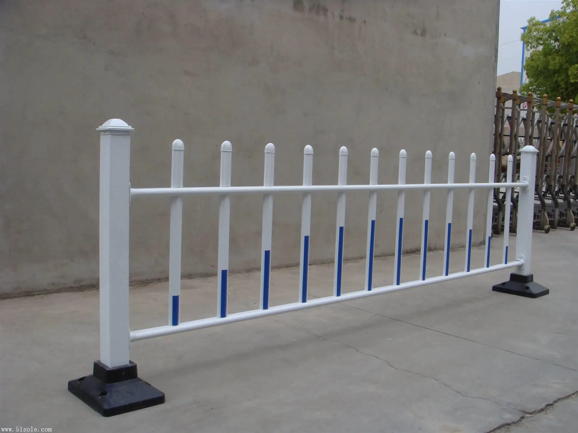 Flat-Top Road Fence Benefit to Traffic Accident Reduction & Anti-Climb