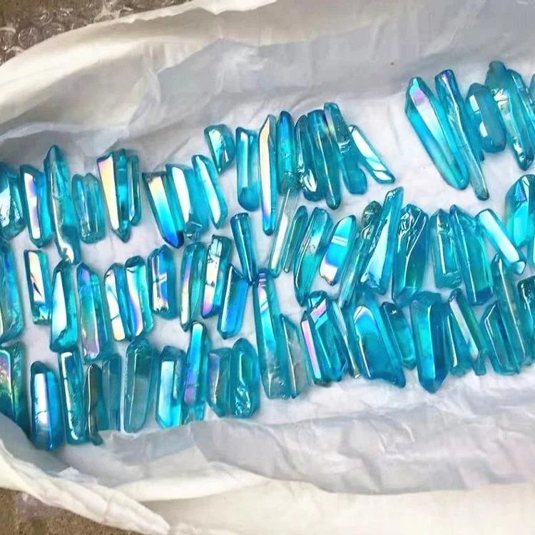 Красивый кварцевый кристалл радуги ауры ангела