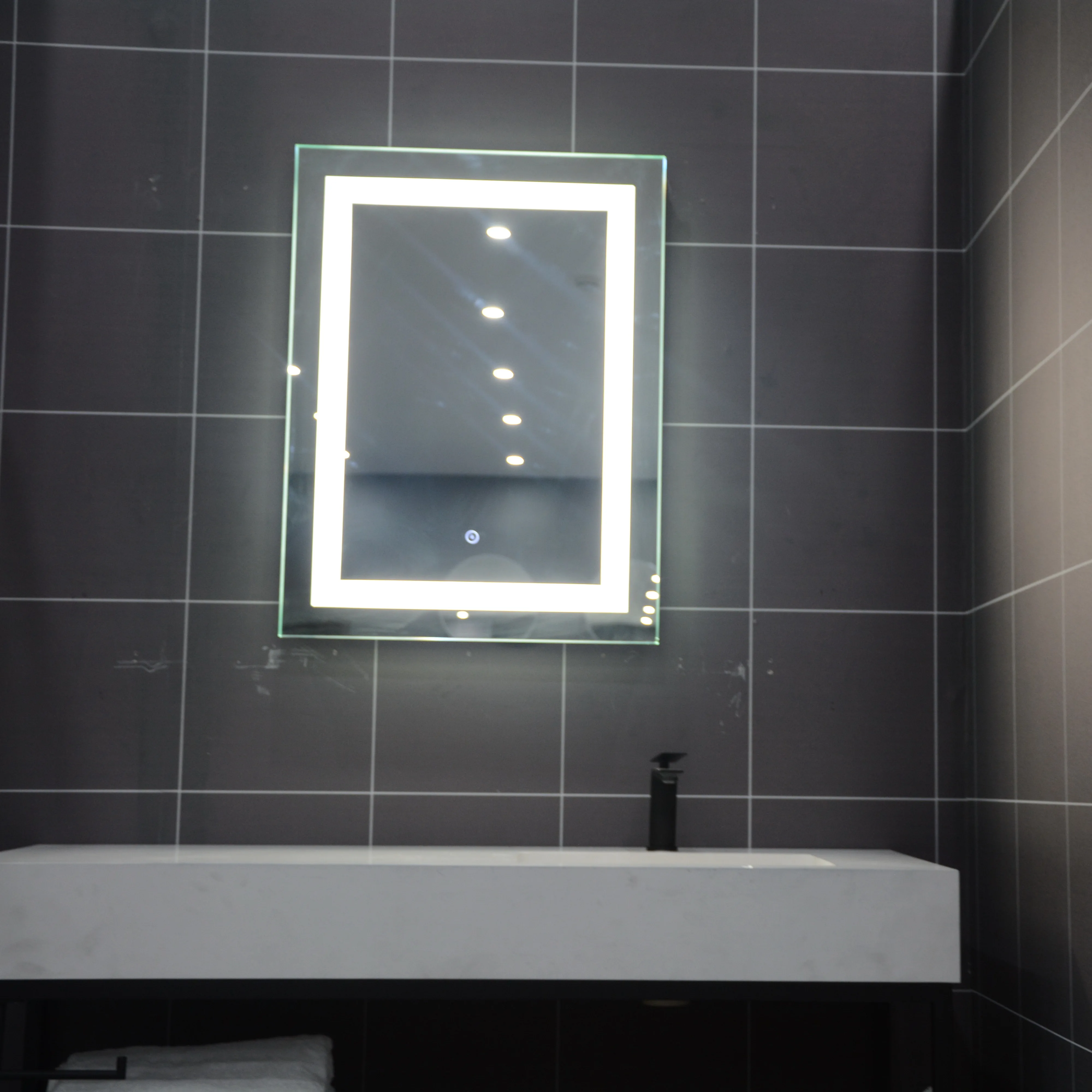 Factory wholesale high quality hotel use 28*36/36*36/48*36 inch defogger and dimmer smart bathroom led light mirror