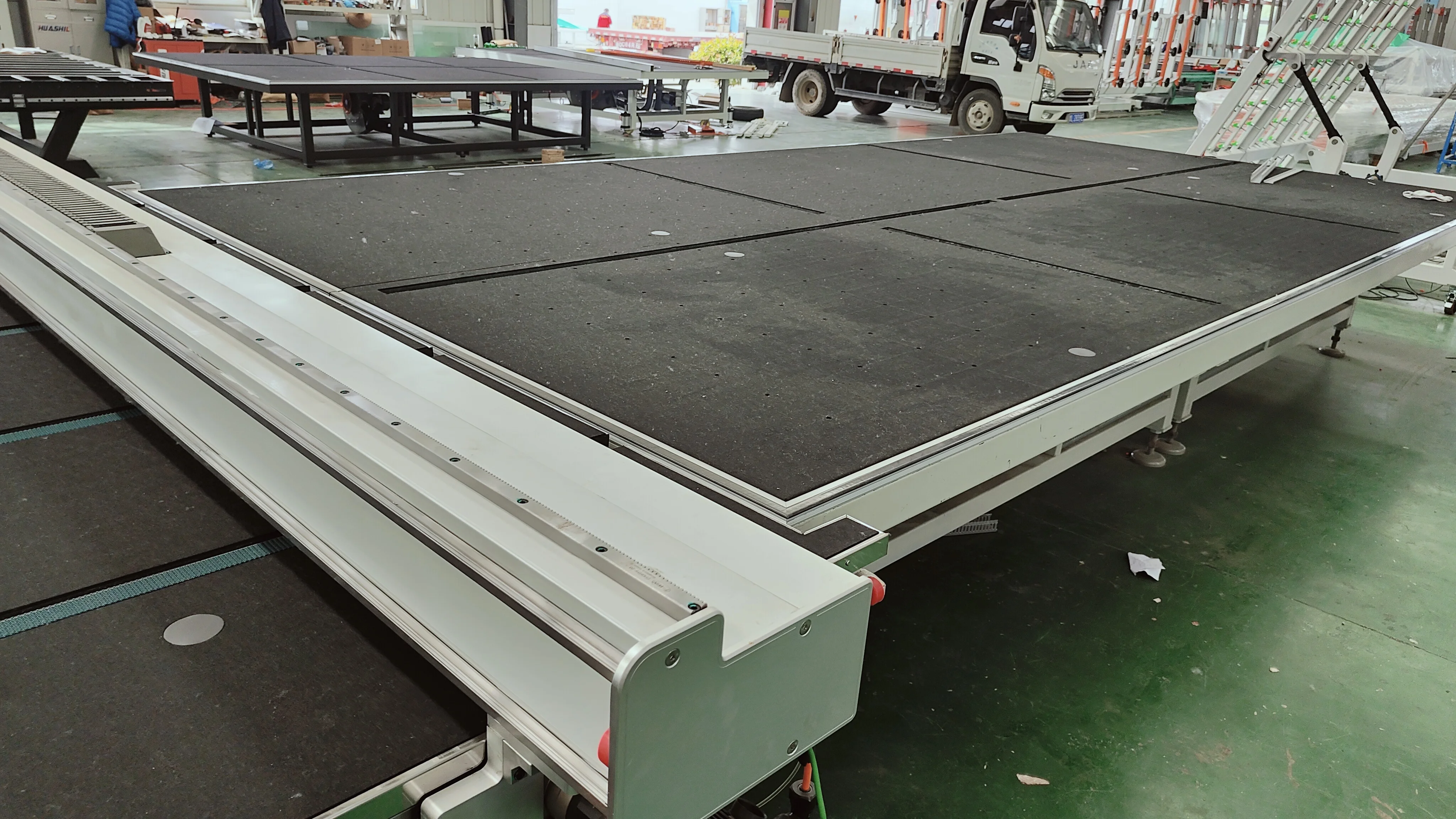 Shandong Jinan factory hot selling European popular wide 6133 CNC glass cutting machine with CE certification