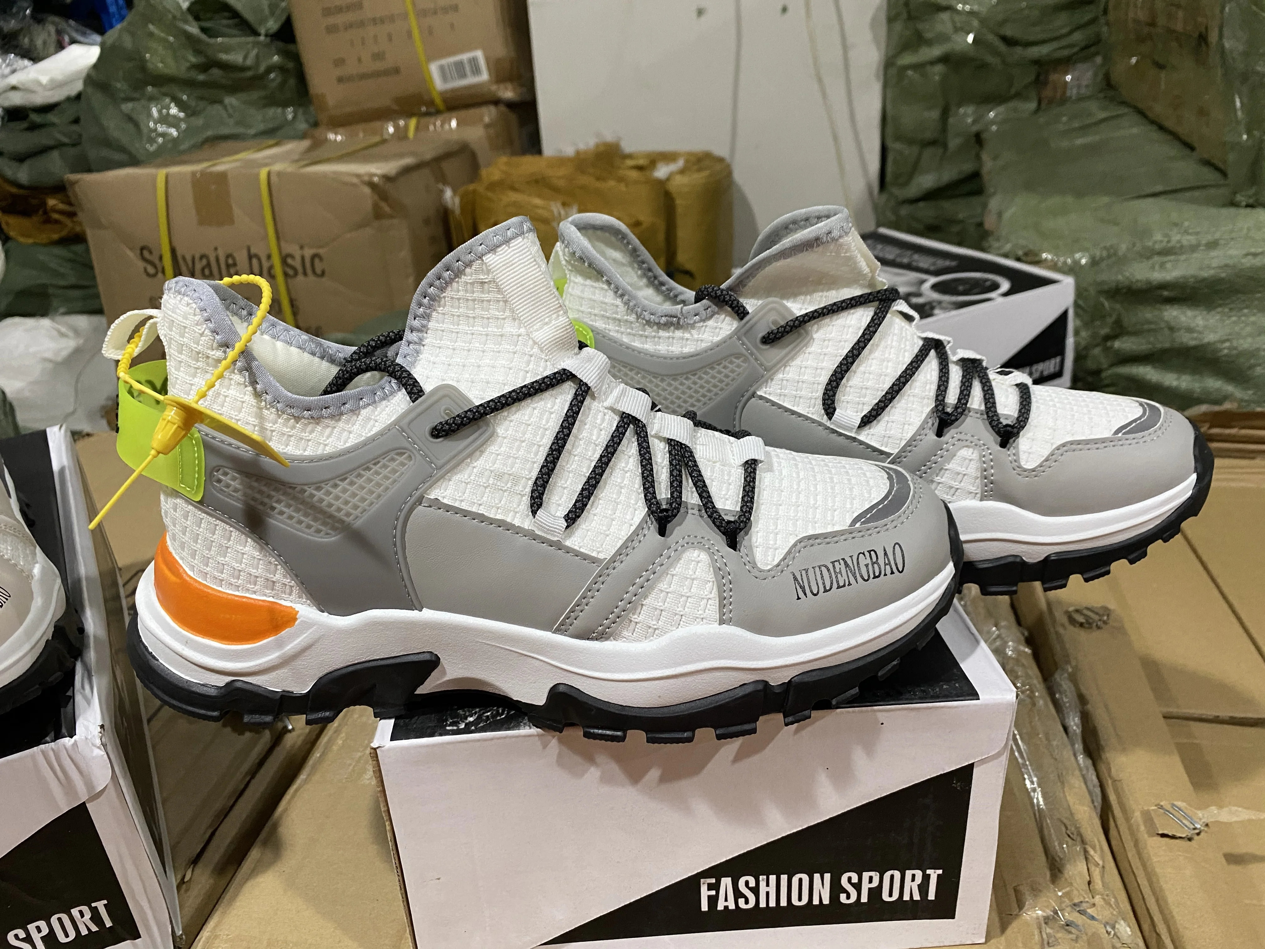  Оптовая продажа мужской спортивной обуви Лучшая распродажа повседневной