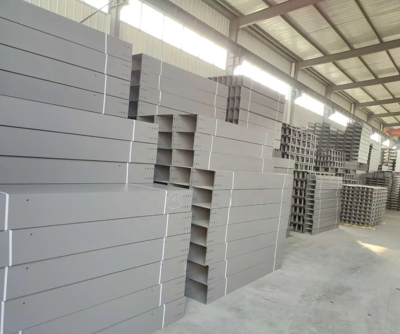 Wholesale Durable Using Electrical Raceways Cable Tray Waterproof Cable Trunking