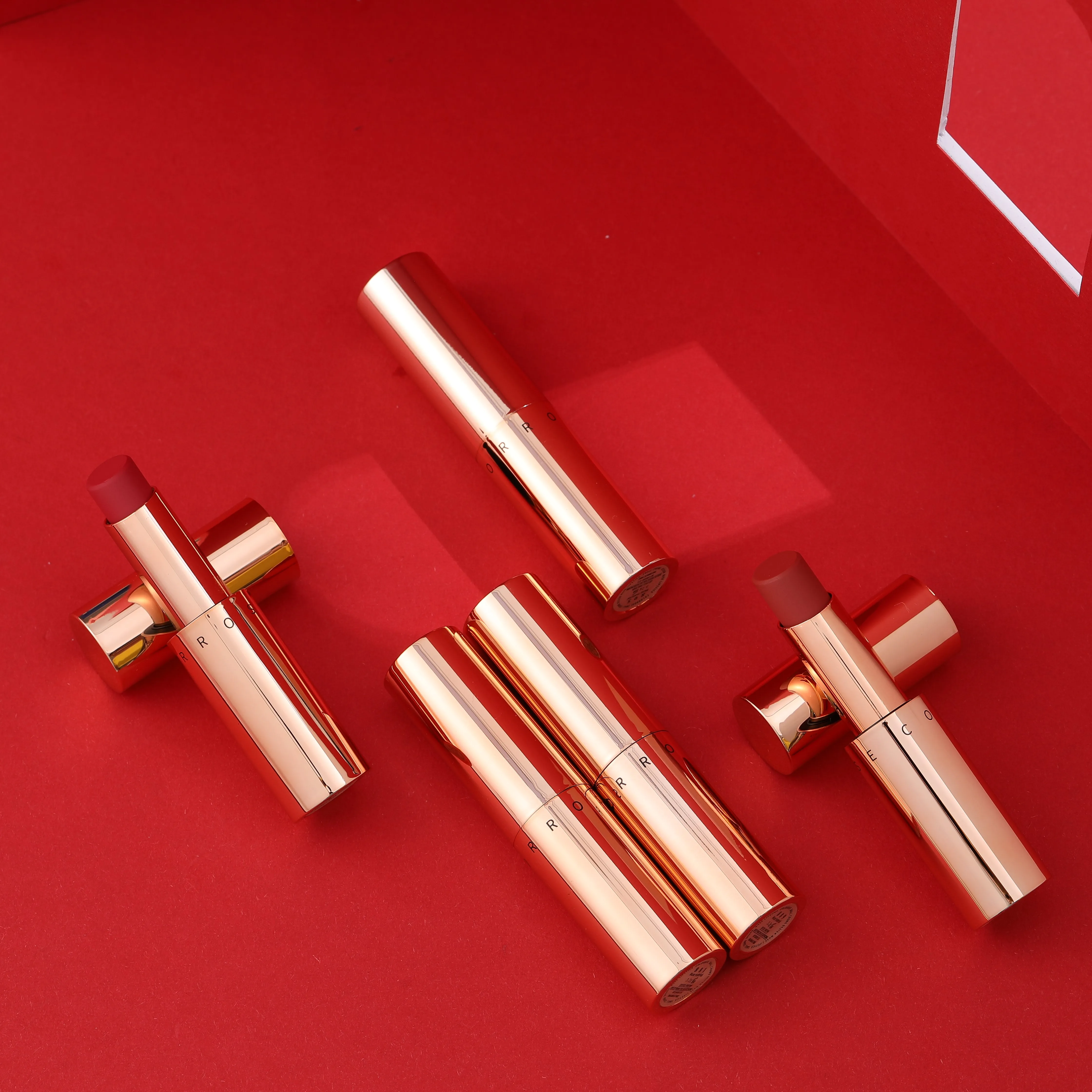 Pretty Vegan Lipstick with Custom Logo Printed Squeeze Tube Lipgloss Kits Beauty Product Cheap Lipstick Market